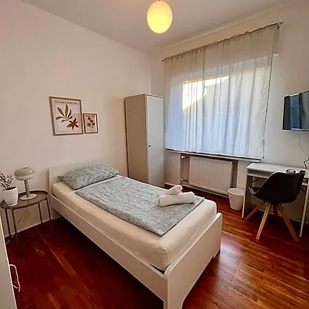 Breuer מלון האם